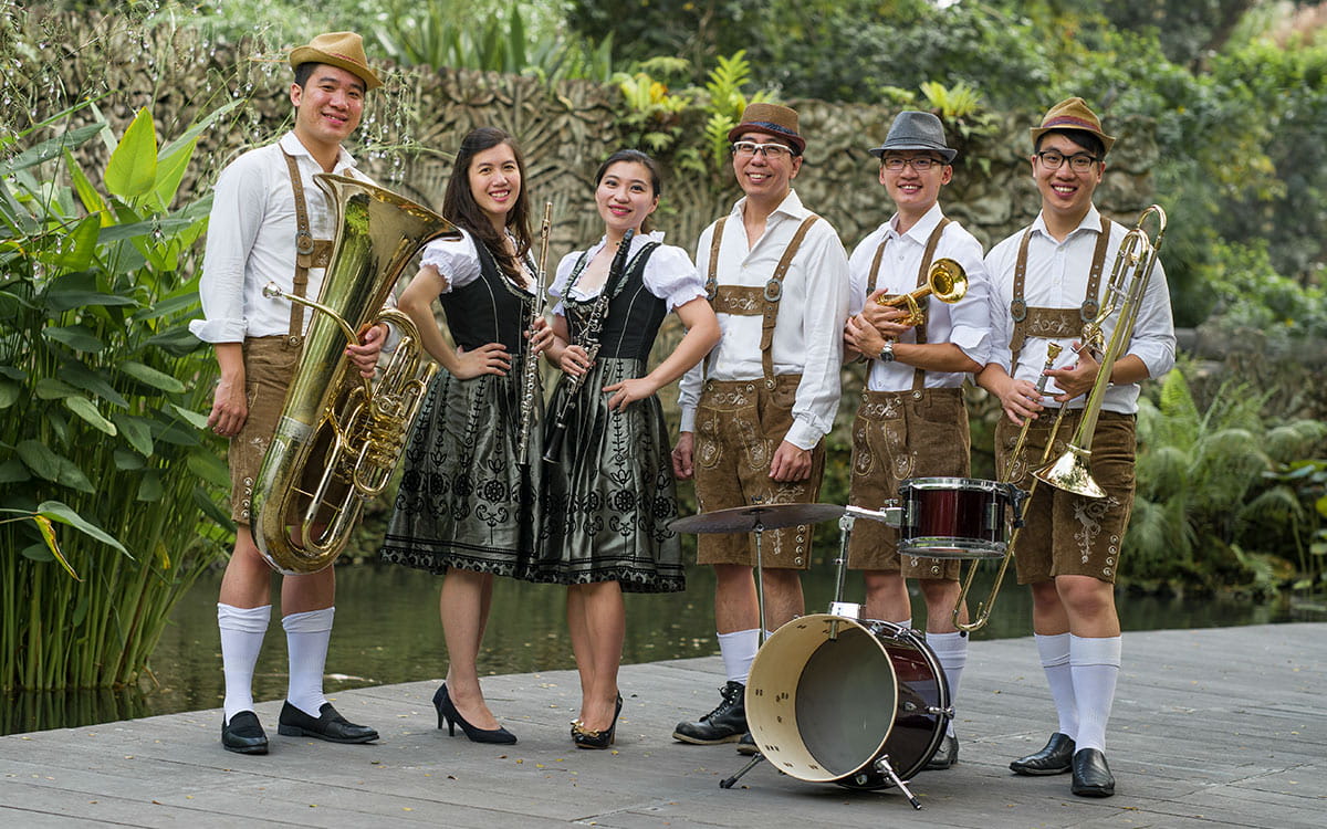 Festive German Traditional Music - Esplanade